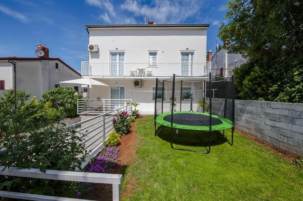 Apartment In Rovinj With Balcony, Air Conditioning, Wi-Fi 0*,
