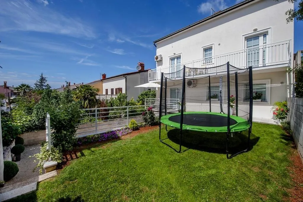 Apartment In Rovinj With Balcony, Air Conditioning, Wi-Fi